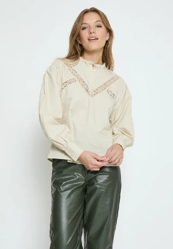 PCPhyllis Round Neck Blouse - Sandshell